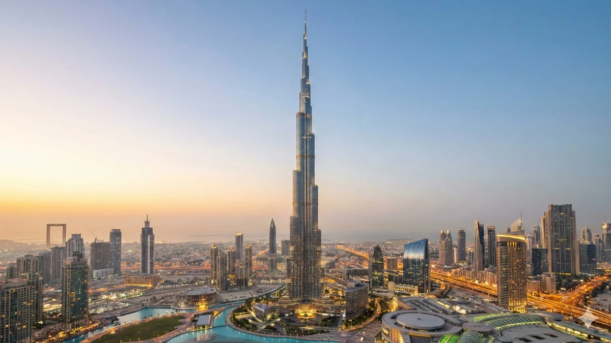 best-observation-deck-in-dubai-burj-khalifa Burj Khalifa and Dubai skyline view at sunset showing the best observation deck in Dubai